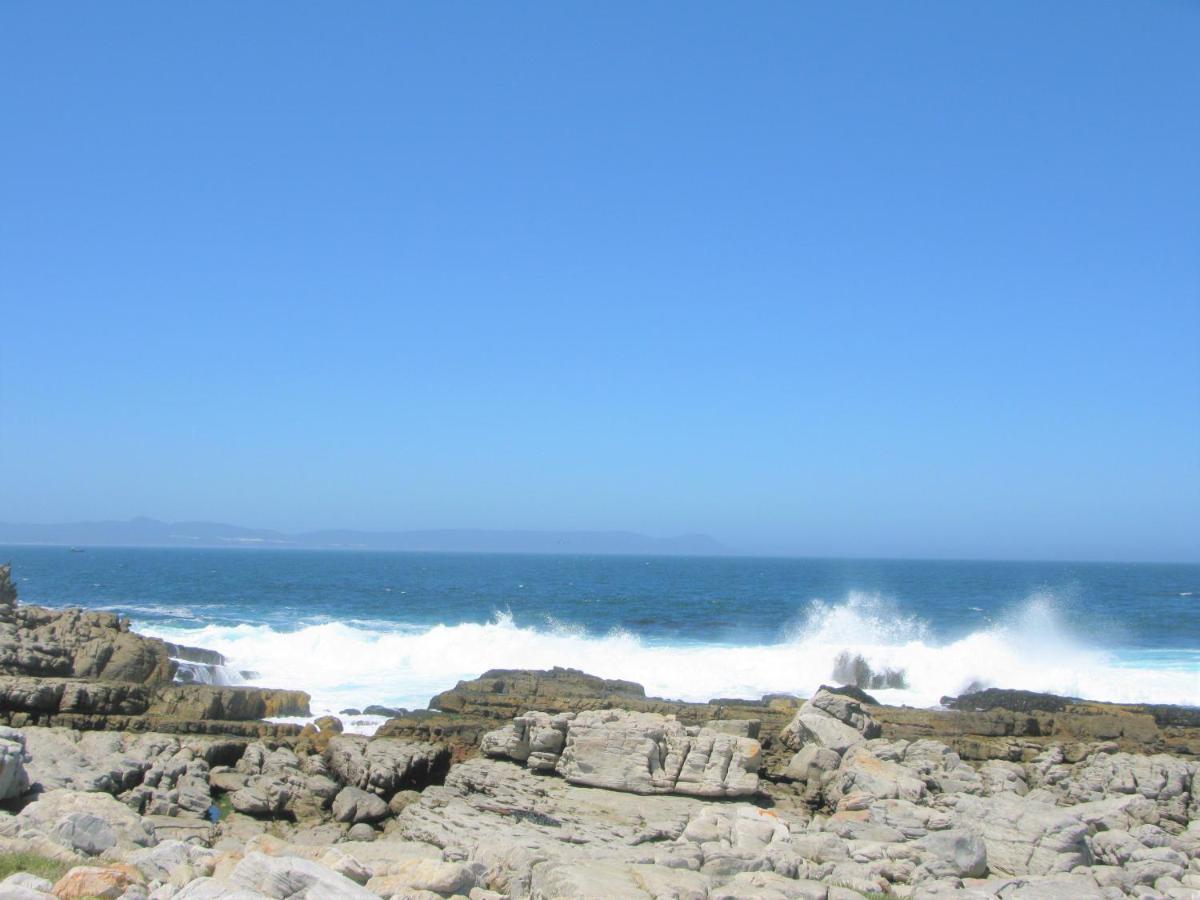 Beachfront Cottage - Hermanus Whale View Екстериор снимка